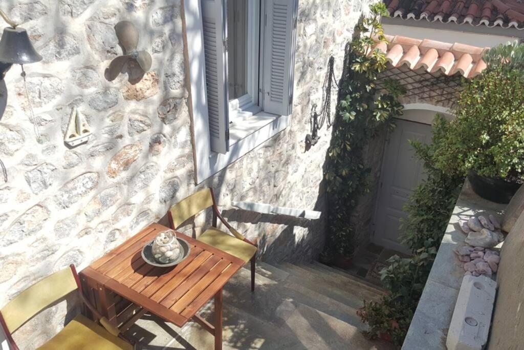 Mansion Alexandri Appartement Hydra  Buitenkant foto